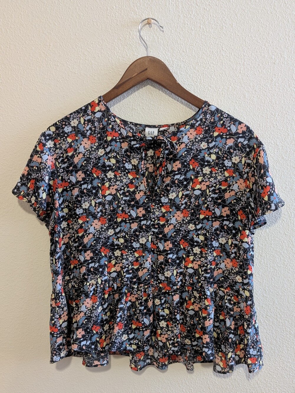GAP Floral Tie-Neck Peplum Top